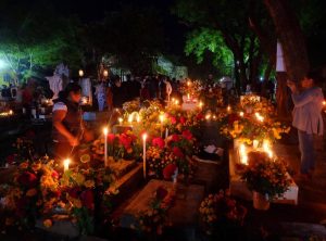 Honouring the dead and welcoming spirits at the Panteon (cemetary)