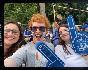 Mes amies et moi au match Carabins!