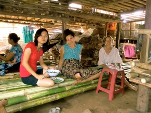 Amy Doffegnies With friends in Thailand