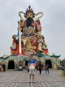 Visiting a Daosit Shrine at the Lotus Pond