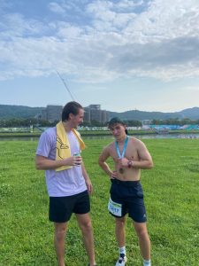 凍頂和何輝恒跑完半馬拉松 JJ and Will finish a half marathon 