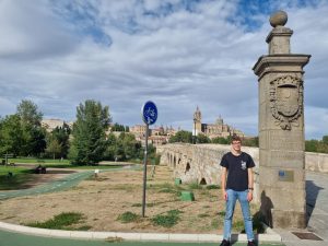 In front of the roman bridge in Salamanca