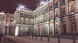 I took this picture in mid February and the temperature was somewhere around the -20c mark. My hands were so so frozen in the 10 seconds I risked going gloveless to take this picture! I love the colours of this building, and standing in the Hermitage courtyard is intimidating and fascinating at the same time, due to the sheer size of it! The show looks and feels almost like a feathery carpet. For miles in the city all one would see was white.