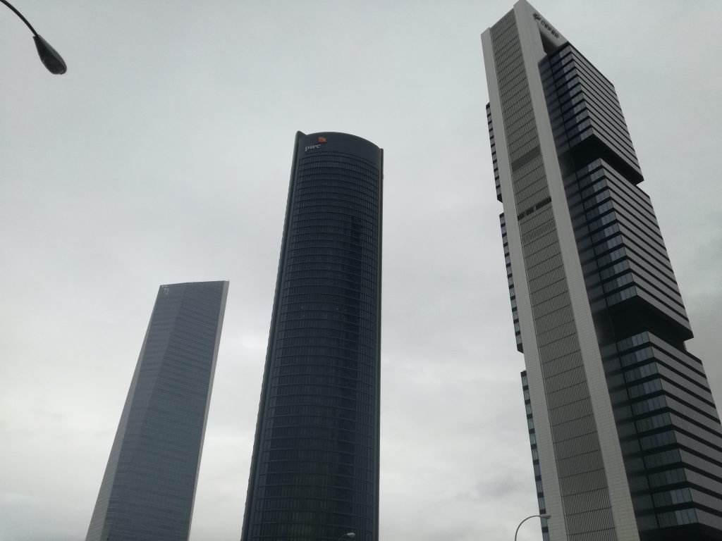 Tres de las Cuatro Torres de Madrid, como afectan a estas empresas los puentes festivos? 