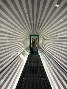El túnel gitante (que no gira) - Paradox Museum Barcelona.