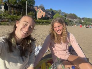 Lisa und ich am Strand