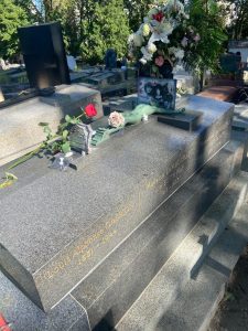 La tombe d'Edith Piaf et sa famille!