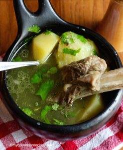 caldo-de-costilla-colombiano