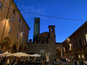 Piazza Verdi, di notte