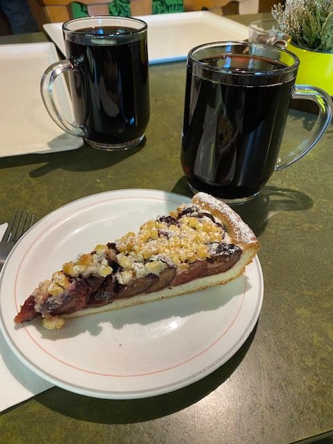 Pflaumenkuchen und Glühwein