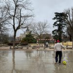 Pasando un ratito playing football next to my flat