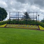 Des fleurs qui forment le nom du quartier "HAMPSTEAD"